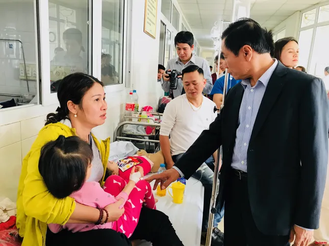 Tạm dừng ăn bán trú ở trường có 130 trẻ nhập viện nghi ngộ độc thực phẩm ảnh 1