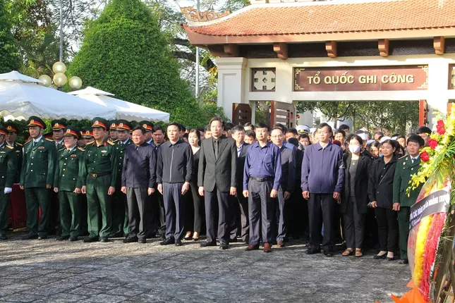 Xúc động lễ viếng 2 liệt sỹ hy sinh khi giúp dân khắc phục hậu quả lũ lụt ảnh 2