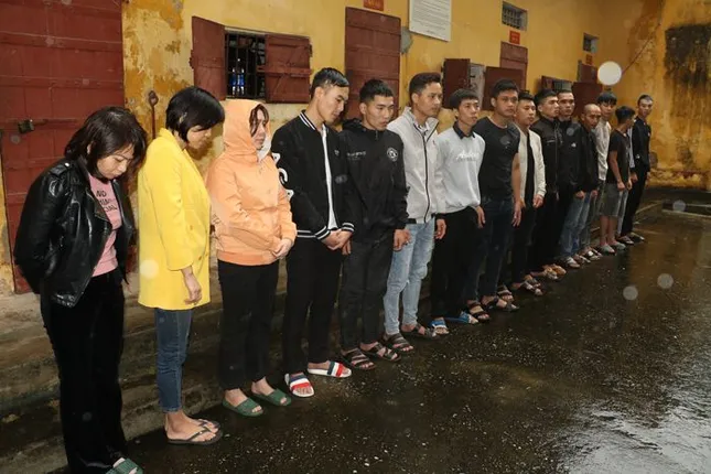Ba cán bộ Trung tâm Giáo dục thường xuyên Thanh Hoá bị tạm giữ hình sự ảnh 2