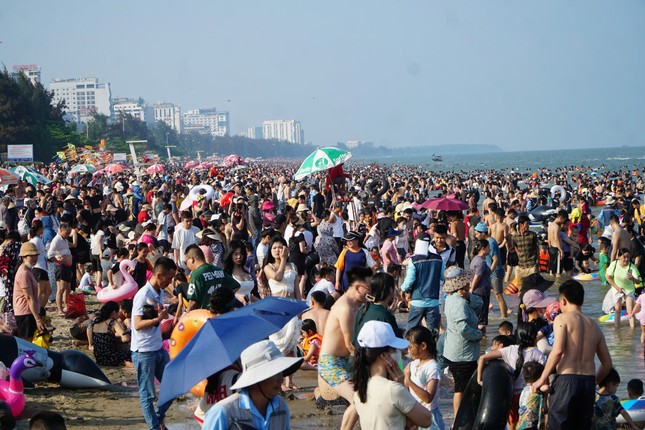 Sầm Sơn &apos;thất thủ&apos; ảnh 1