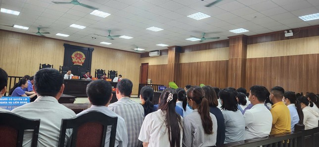 Cựu Giám đốc Chi nhánh Văn phòng đăng ký đất đai TP Sầm Sơn và 43 bị cáo chuẩn bị hầu toà ảnh 1