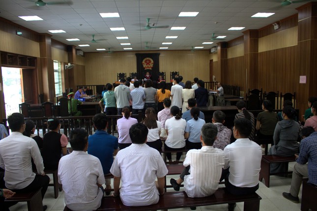 Thủ đoạn &apos;đẩy&apos; dân gặp &apos;cò&apos; của nhóm cán bộ chi nhánh văn phòng đăng ký đất đai ảnh 1