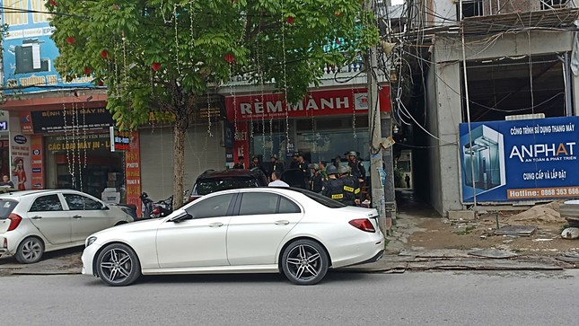 [Video] Công an xuất hiện tại nhà của 'nhân vật có tiếng' ở Thanh Hóa ảnh 3