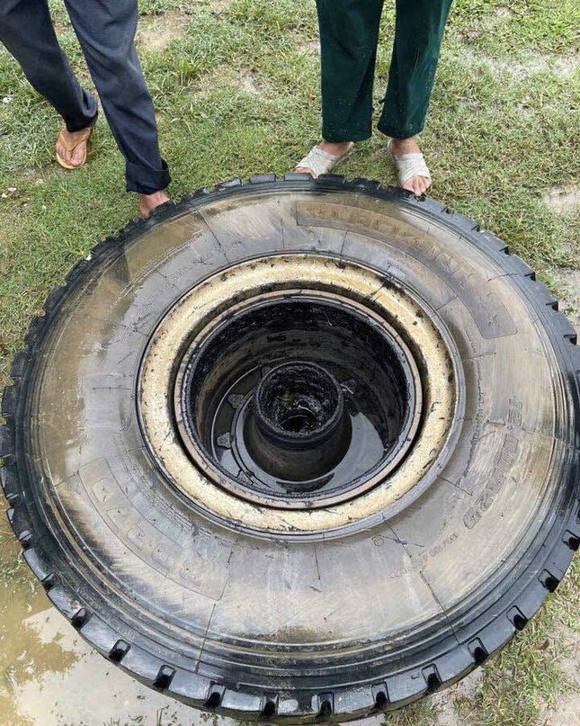 Xe tải văng bánh khi đang chạy, người ngồi bên đường tử vong ảnh 2