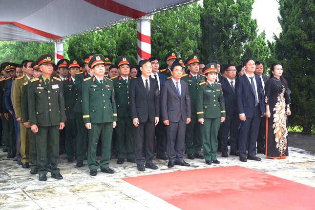 An táng 21 hài cốt quân tình nguyện và chuyên gia Việt Nam hy sinh tại Lào ảnh 1