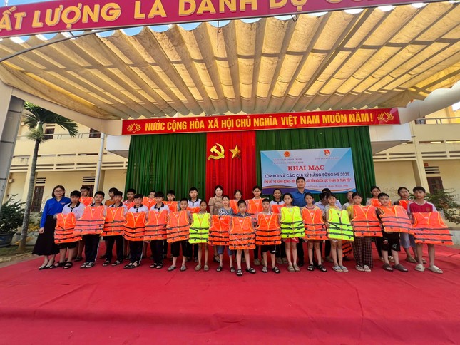Thanh Hóa, Bình Định sôi nổi ra quân chiến dịch thanh niên tình nguyện hè năm 2025 ảnh 5