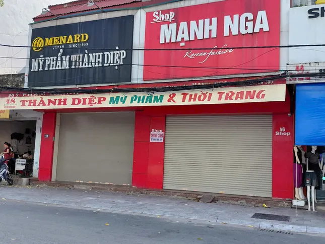 Nhiều cửa hàng kinh doanh thời trang, mỹ phẩm 'bất ngờ' đóng cửa ảnh 2