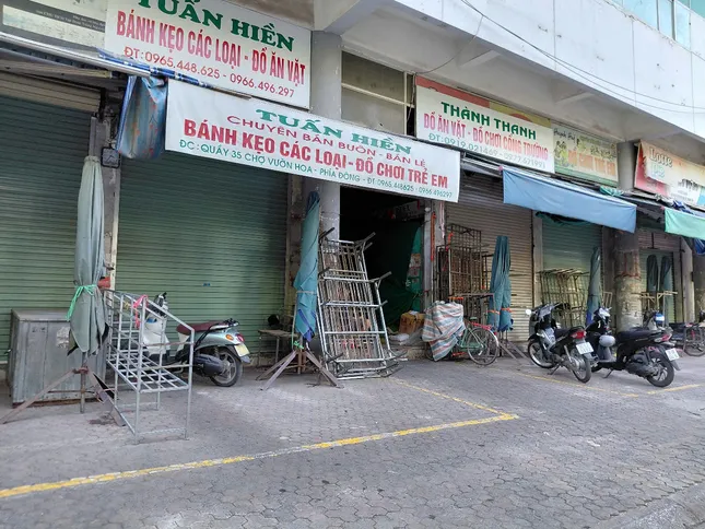 Nhiều cửa hàng kinh doanh thời trang, mỹ phẩm 'bất ngờ' đóng cửa ảnh 5