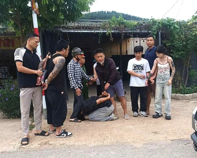 Bắt 4 đối tượng người nước ngoài cướp xe ô tô tại nút giao cao tốc ảnh 1