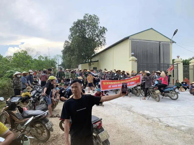 Công an vào cuộc vụ người dân tập trung phản đối trang trại lợn gây ô nhiễm môi trường ảnh 1
