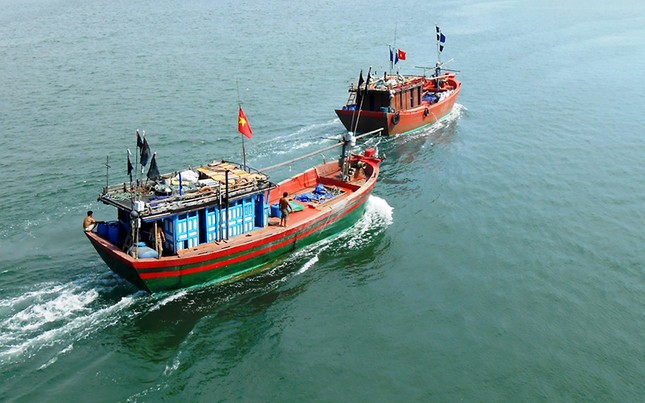 Quảng Bình: Phạt 1,36 tỉ đồng tàu cá vượt ranh giới đánh bắt trên biển ảnh 2