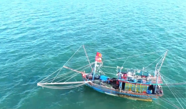Quảng Bình: Phạt 1,36 tỉ đồng tàu cá vượt ranh giới đánh bắt trên biển ảnh 1