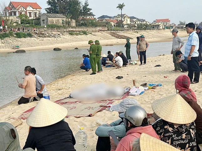 Quảng Bình: Hơn 200 người trắng đêm tìm kiếm 2 học sinh tắm sông mất tích ảnh 2
