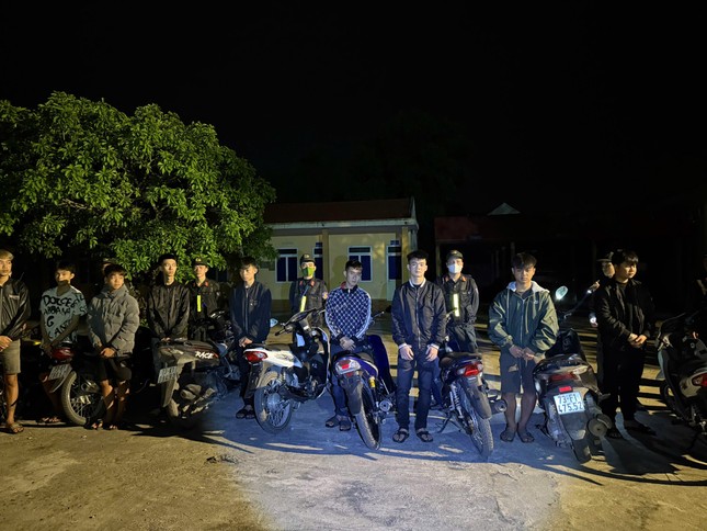 Quảng Bình: Tạm giữ hàng trăm xe máy sau đợt truy quét &apos;quái xế&apos; ảnh 3