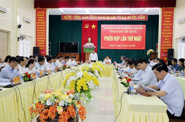 Khẩn trương xây dựng đề án thành lập Đảng bộ tỉnh Quảng Trị mới ảnh 1