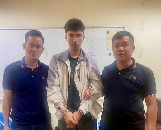 Công an Quảng Bình bắt đối tượng lừa đảo trốn tại TPHCM về quy án ảnh 1