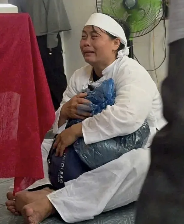 Gia đình ngư dân rơi xuống biển mất tích: Phát tang, lập bàn thờ sau nhiều ngày tìm kiếm ảnh 1