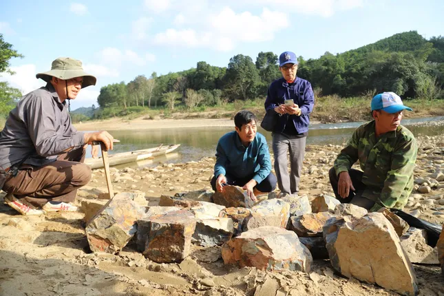 Tính chuyện khai thác mỏ ngọc bích ở Quảng Bình ảnh 4