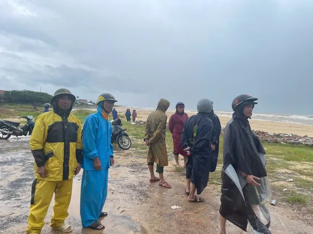 Mưa lũ tại miền Trung diễn biến phức tạp: Cá nuôi chết hàng loạt, lúa và hoa màu bị ngập ảnh 2