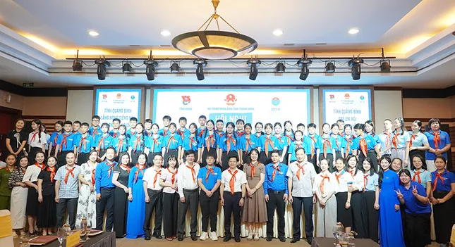 Thiếu nhi đề cập nhiều vấn đề 'nóng' khi đối thoại với lãnh đạo tỉnh Quảng Bình ảnh 2