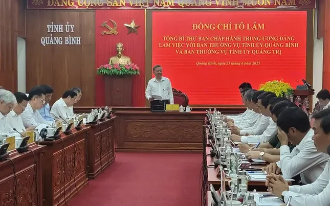 Tổng Bí thư Tô Lâm dâng hoa, dâng hương ở đền thờ Bác Hồ tại Quảng Bình ảnh 4