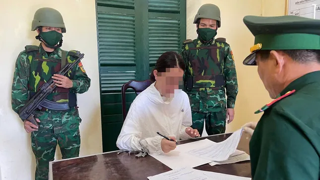 [CLIP] Chặn bắt xe Mercedes của nữ chủ tiệm spa nổi tiếng, thu giữ nhiều ma tuý ảnh 1