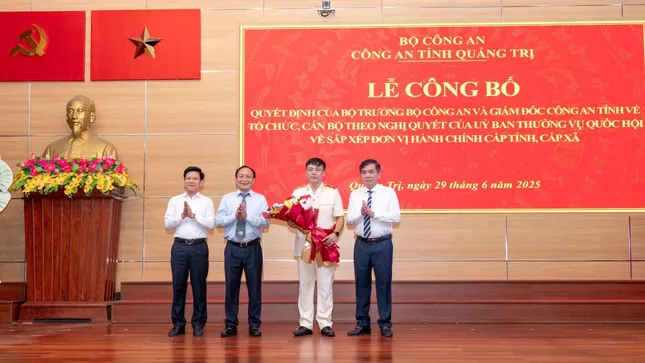 Công bố quyết định của Bộ trưởng Bộ Công an về công tác cán bộ ảnh 8