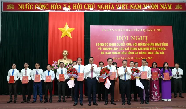 Công bố thành lập và bổ nhiệm trưởng, phó các sở, ngành của tỉnh Quảng Trị ảnh 1