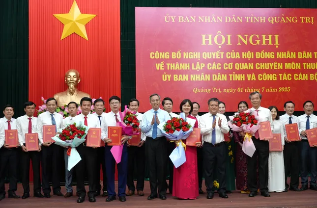 Công bố thành lập và bổ nhiệm trưởng, phó các sở, ngành của tỉnh Quảng Trị ảnh 2