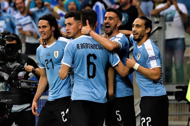 ‘Song sát’ lập công, Uruguay đại thắng Ecuador ảnh 1