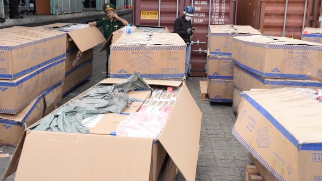 Tóm gọn 2 container thuốc lá lậu sắp xuất nước ngoài ảnh 2