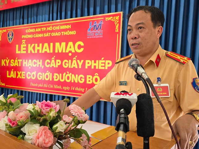 Công an TPHCM tổ chức kỳ thi sát hạch, cấp giấy phép lái xe đầu tiên ảnh 1