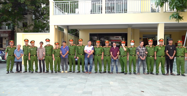 Bắt thêm 2 cán bộ hải quan cùng 32 đối tượng trong đường dây buôn lậu hàng triệu lít xăng dầu ảnh 1