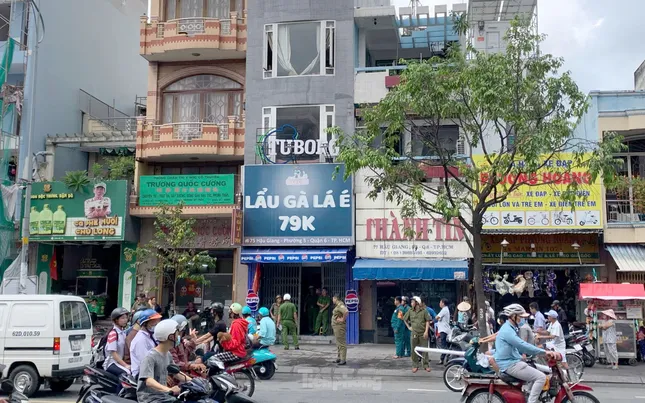Giải cứu 7 người thoát khỏi đám cháy quán ăn ở TPHCM ảnh 3
