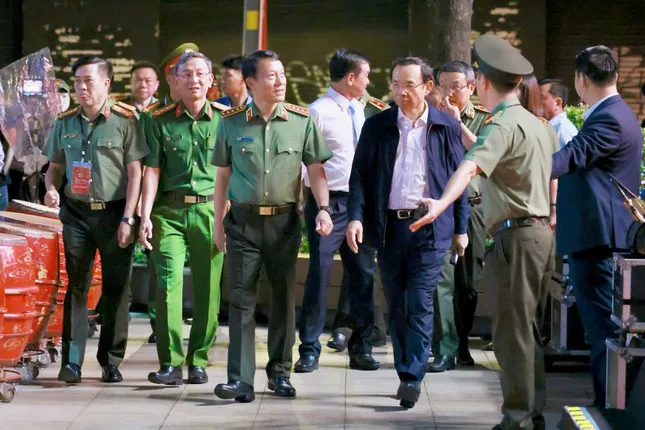 Hàng nghìn người theo dõi gala âm nhạc vinh quang Công an Nhân dân Việt Nam ảnh 1