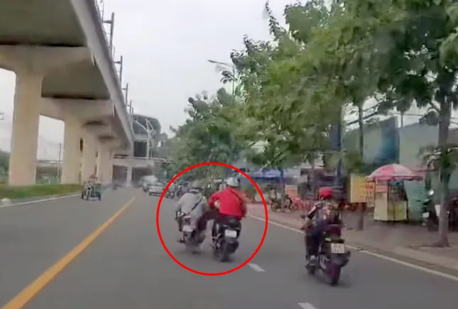 Xác minh clip nam thanh niên đi xe máy bị đạp ngã trên đường ở TPHCM ảnh 1