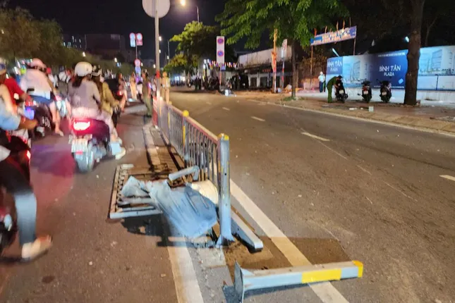 Ô tô tông hàng loạt xe máy khiến 3 người thương vong ở TPHCM ảnh 2