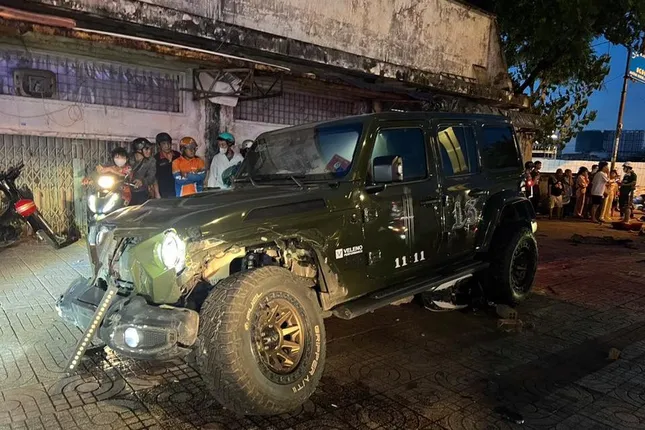 Ô tô tông hàng loạt xe máy khiến 3 người thương vong ở TPHCM ảnh 1