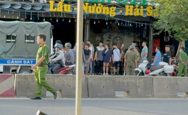 Thực nghiệm hiện trường vụ án mạng trong quán nhậu ở TPHCM ảnh 2