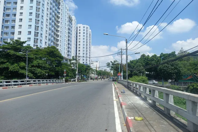 Phát hiện bé gái sơ sinh bị bỏ rơi trong túi nylon ở TPHCM ảnh 1