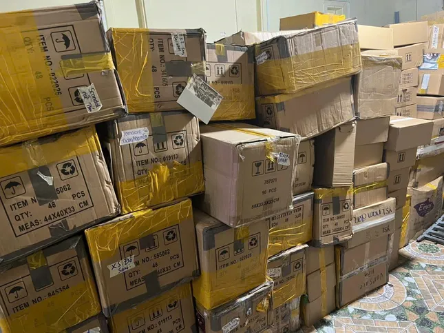 Phá đường dây sản xuất, buôn bán nước hoa giả quy mô lớn ở TPHCM ảnh 2