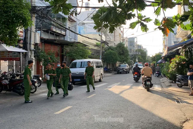 Chủ tịch TPHCM Nguyễn Văn Được xuống hiện trường vụ cháy 8 người chết ảnh 3