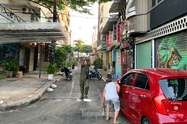 Chủ tịch TPHCM Nguyễn Văn Được xuống hiện trường vụ cháy 8 người chết ảnh 4