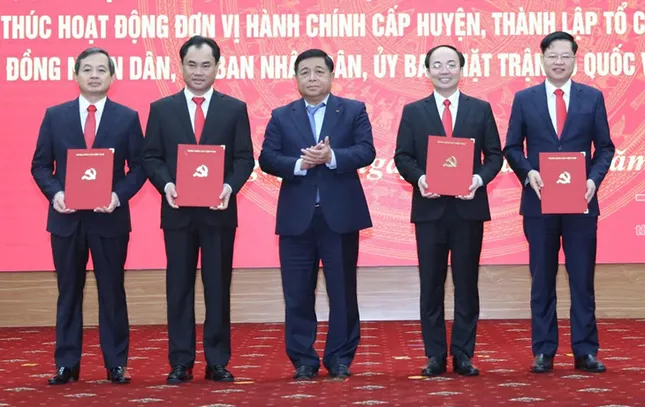Ông Trịnh Việt Hùng giữ chức Bí thư Tỉnh ủy Thái Nguyên sau hợp nhất ảnh 1