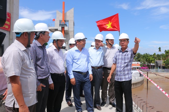 Sóc Trăng: Vận hành tạm thời cống ngăn mặn trị giá trên 500 tỷ ảnh 2