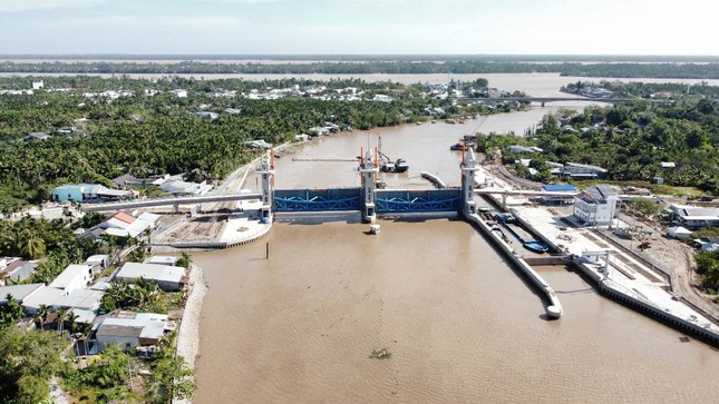 Sóc Trăng: Vận hành tạm thời cống ngăn mặn trị giá trên 500 tỷ ảnh 1