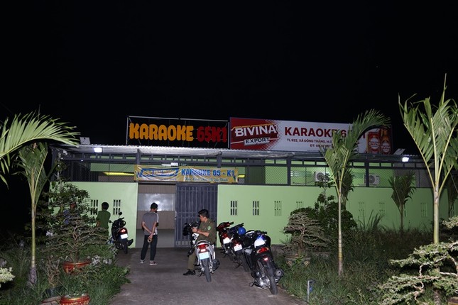 Chủ quán karaoke và khách cùng chơi ma tuý ảnh 1