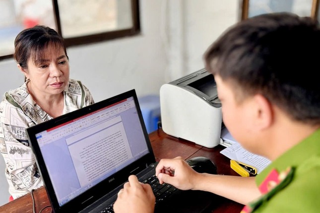 Khởi tố nhóm đối tượng buôn lậu 10 tấn đường và vận chuyển hàng cấm ảnh 1