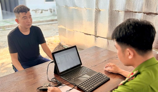 Khởi tố nhóm đối tượng buôn lậu 10 tấn đường và vận chuyển hàng cấm ảnh 2