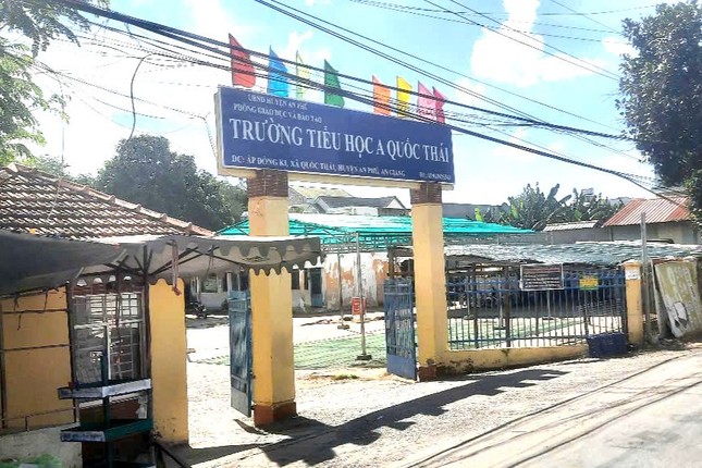 Kỷ luật cảnh cáo hiệu trưởng bị giáo viên &apos;tố&apos; quấy rối, sàm sỡ ảnh 1